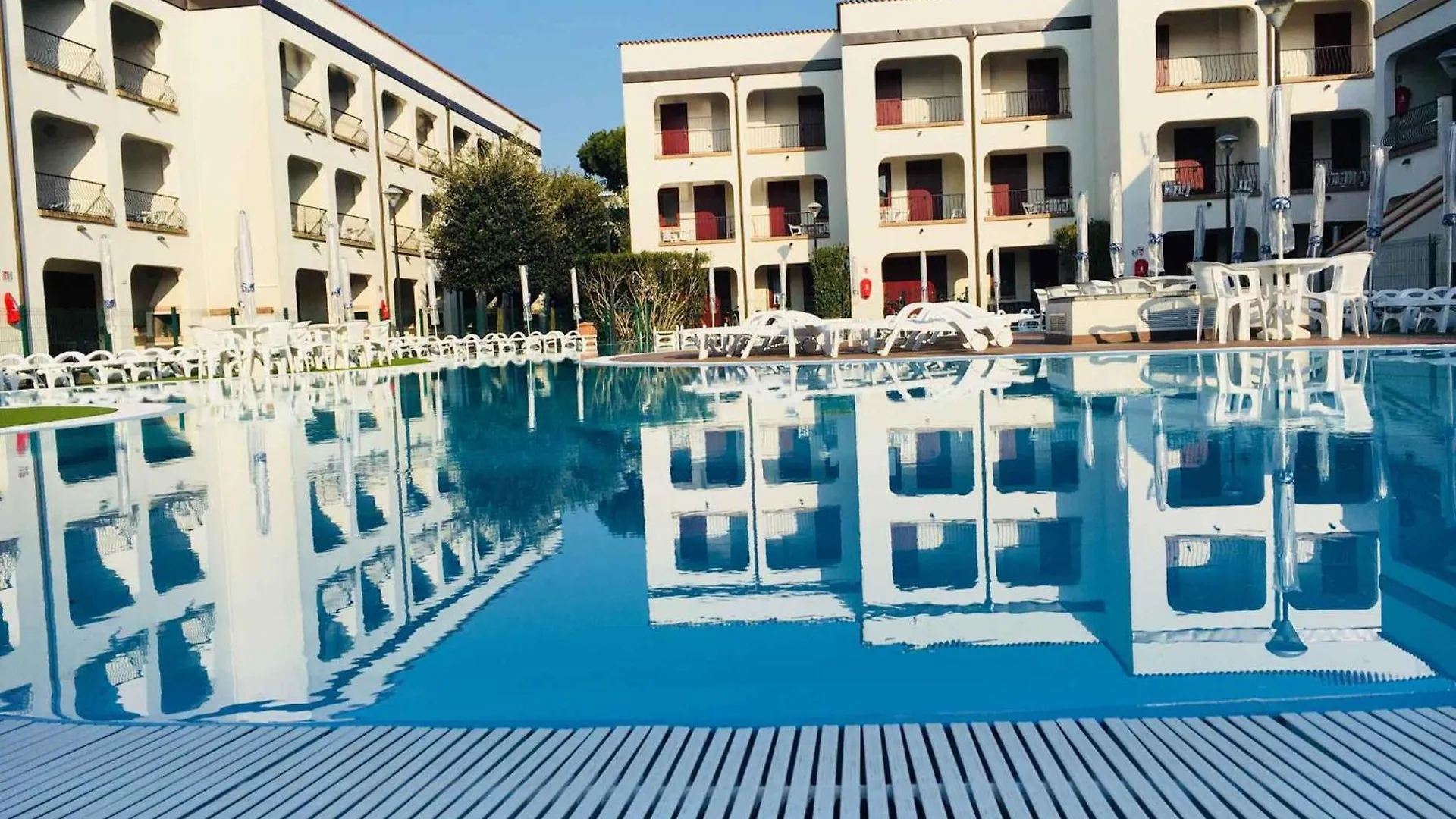 Apartments In Lido Di Spina 39999